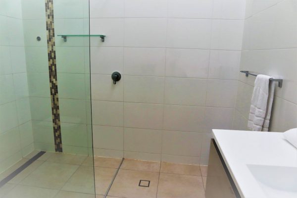 Noosa Terrace Nt3 Bathroom
