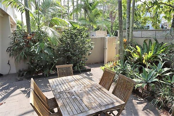 Moondarah No 7 Courtyard With Gated Access To Noosa Parade (2)