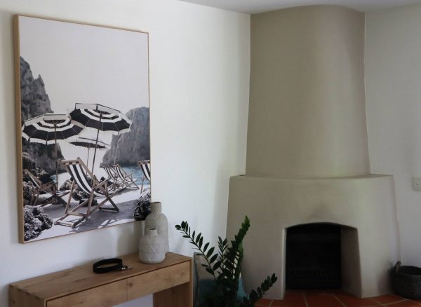 No 5 95 Lounge Room Console & Art